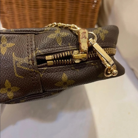 Authentic Louis Vuitton Crossbody handbag - Picture 7 of 12